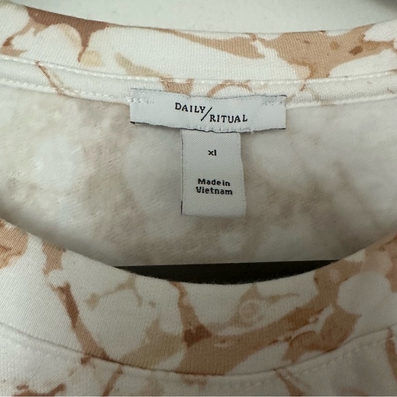 Daily Ritual Women’s Supersoft Puff-Sleeve Top - Marble -White and Tan - Size XL - Picture 3 of 6